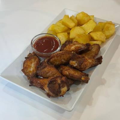 Alitas con Patatas